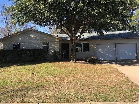 2nd image of 408 Yorkshire Dr