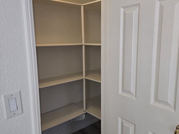 5th image of 45439 Fairbanks Ave