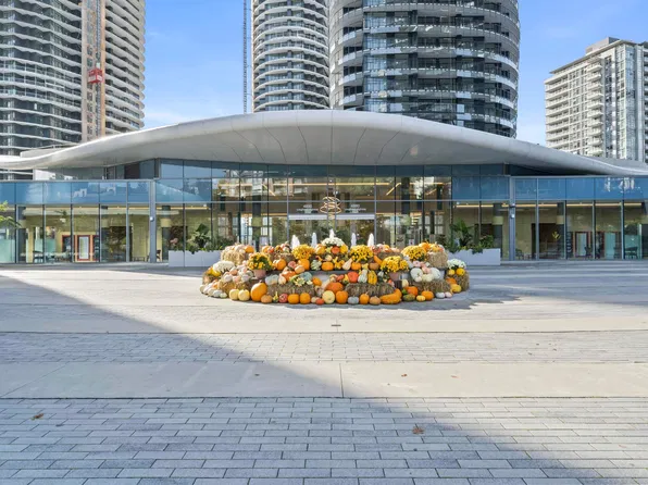 4880 Lougheed Hwy #804, Burnaby, BC V5C 0N1