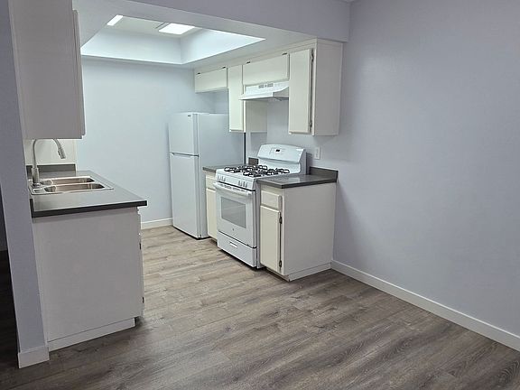 2nd image of 2649 Marengo St APT 10
