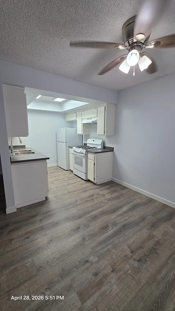Building Photo - 2649 Marengo St #10