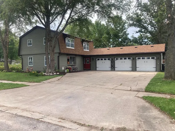 410 W Summit St, Wilton, IA 52778