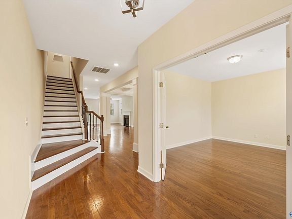 3rd image of 140 Fargo Cir