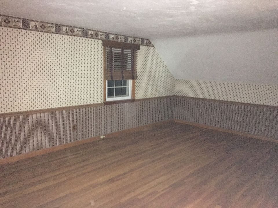 2nd image of 217 16th Ave W