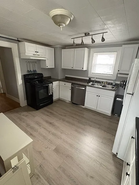 2 bed, $2,200 — Photo 2