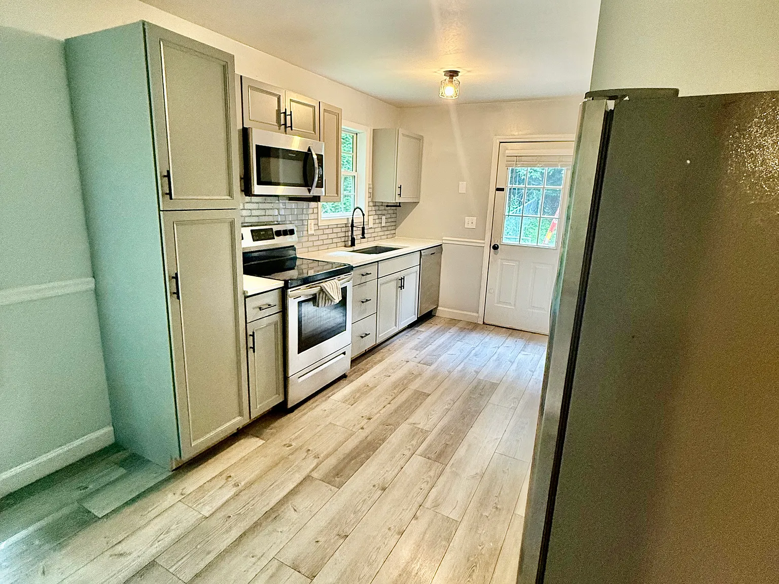 3 bed, 1118 sqft, $1,700 — Photo 3