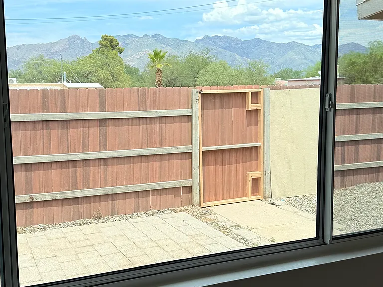 3510 E Blacklidge Dr — Photo 11
