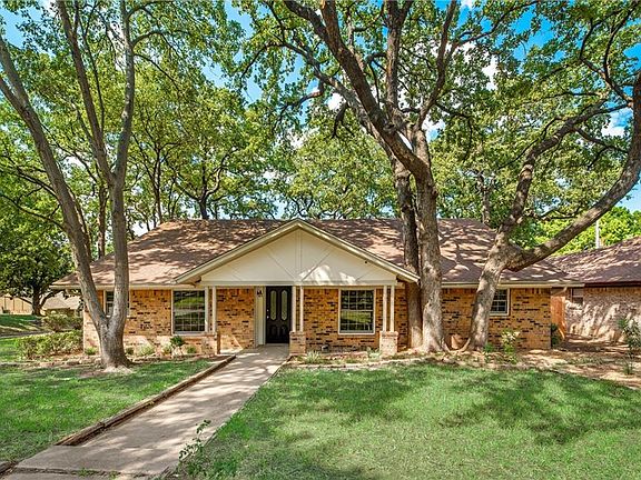 2nd image of 2119 Castle Oaks Dr