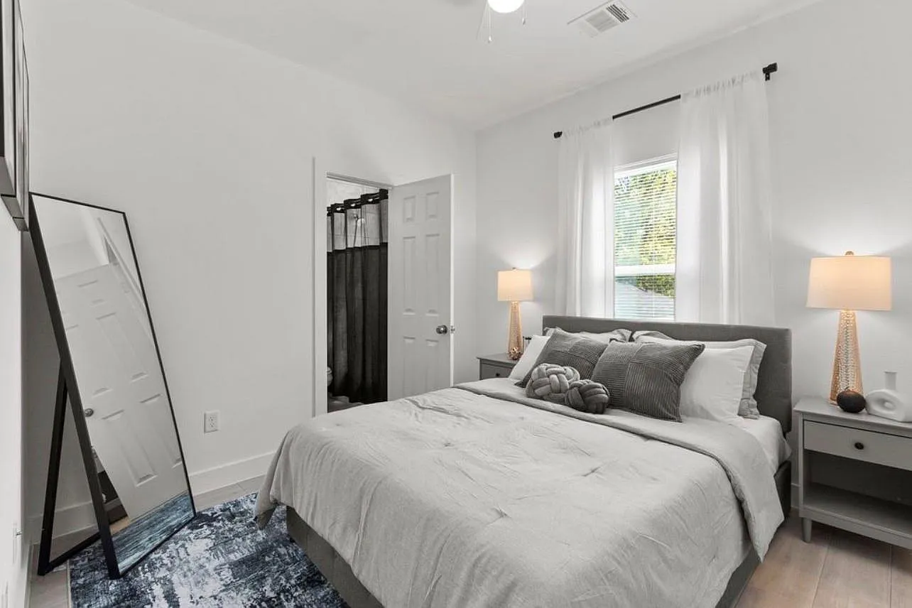 3 bed, 2.5 bath, 1240 sqft, $2,200 — Photo 4