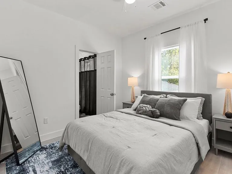 7608 Easter St — Photo 4