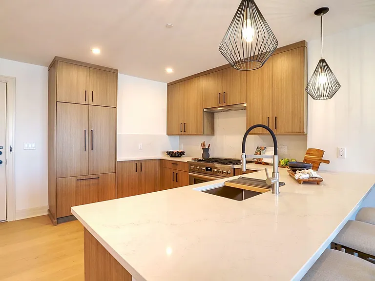 931 Madison St #405 — Photo 4