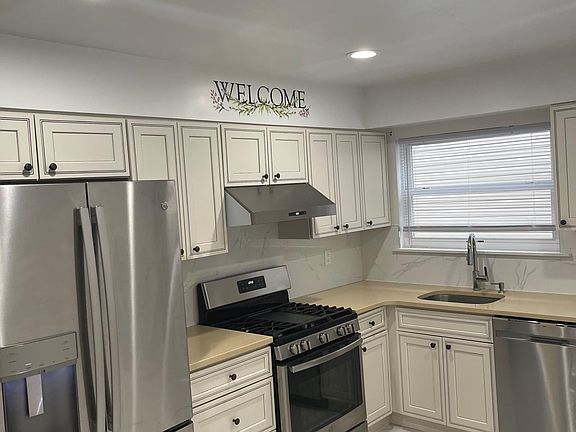 4th image of 80 Grayson St #1