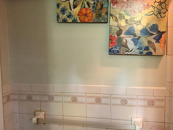 4th image of 100 Tompkins Cir