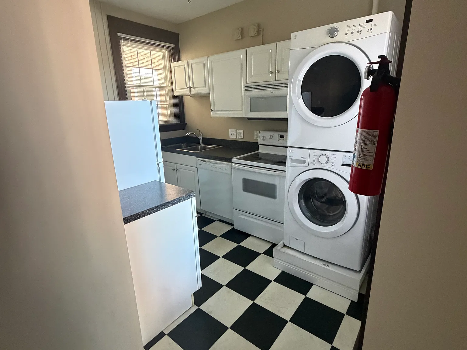 156 1/2 W Wheeling St — Photo 3
