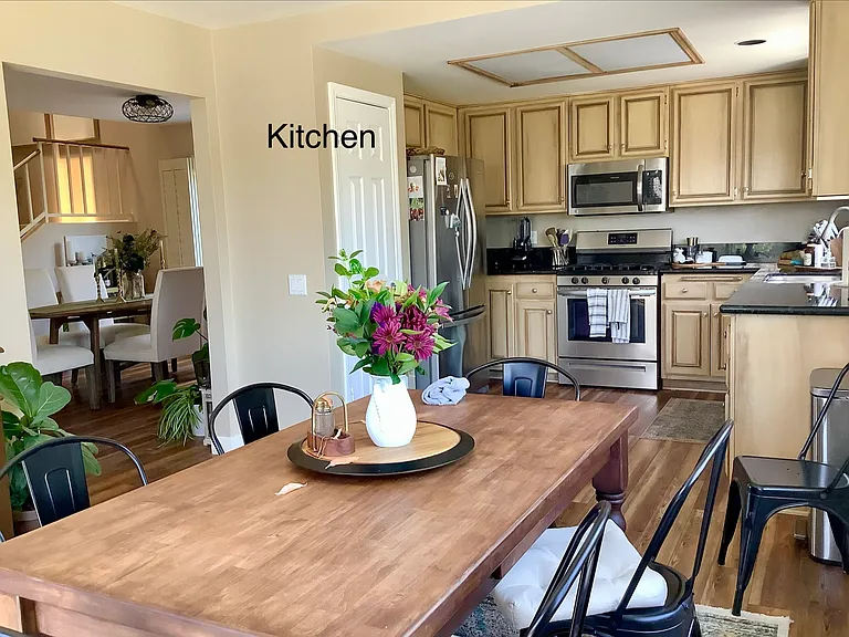 1940 Rosewood St — Photo 13