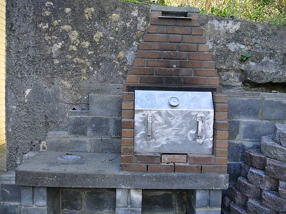 Outdoor smoker/grill