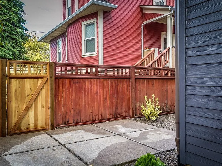 3822 N Commercial Ave — Photo 6