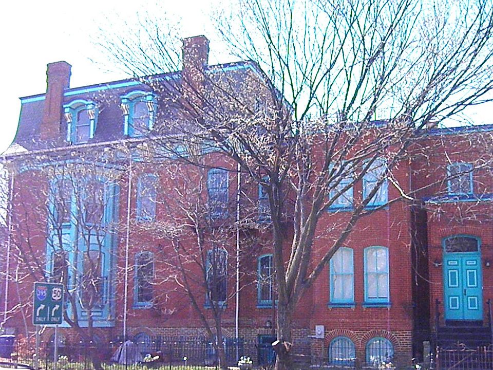 Profile of he entire building, with 3rd fl roof deck.