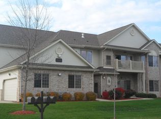 1540 Raintree Ln, Racine, WI 53406