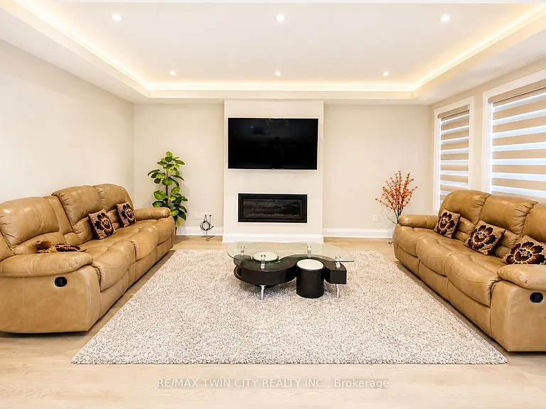 514 Bridgemill Cres — Photo 4