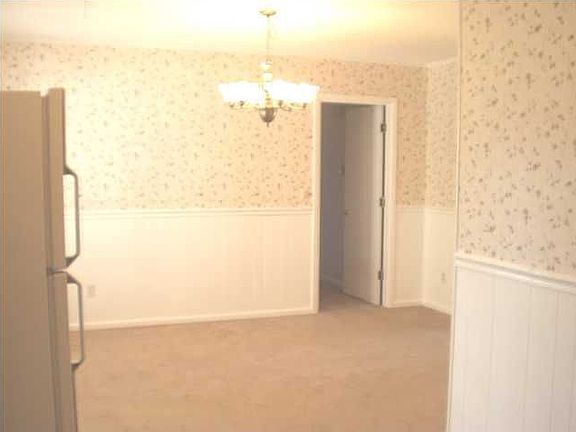 5th image of 6180 Arbutus Dr