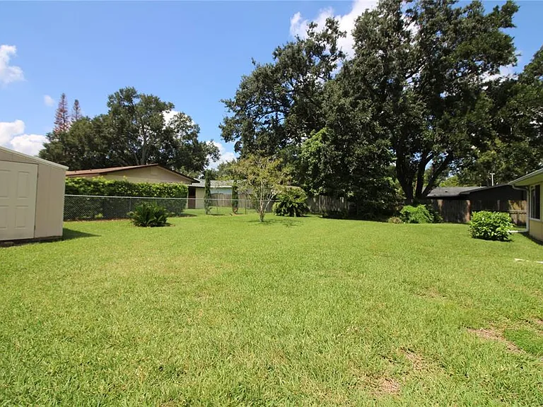 1311 Glenview Ln — Photo 31