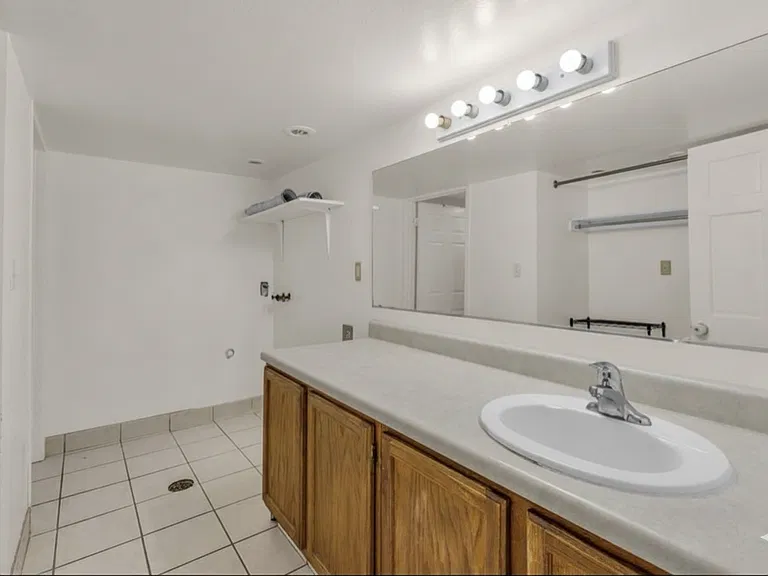 2321 W Harvest Ln — Photo 6