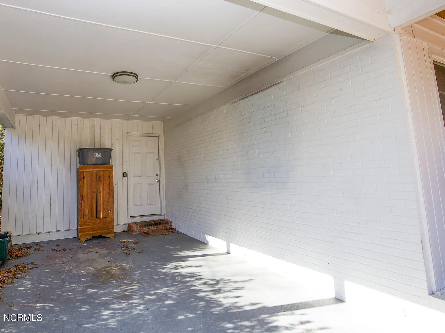 3 bed, 1.5 bath, 1200 sqft, $2,100 — Photo 4