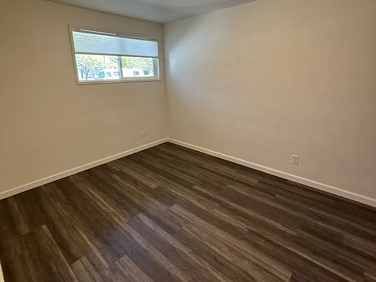 351 Clay St E — Photo 10