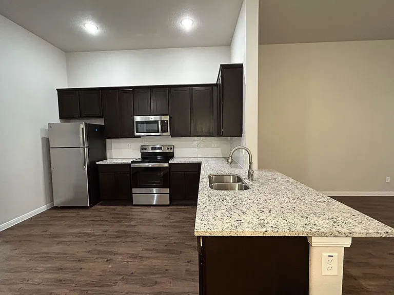 10007 Westover Blf — Photo 14