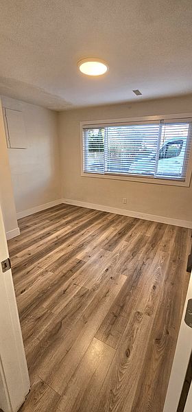Surrey House for rent - 2 Bedrooms — photo 5
