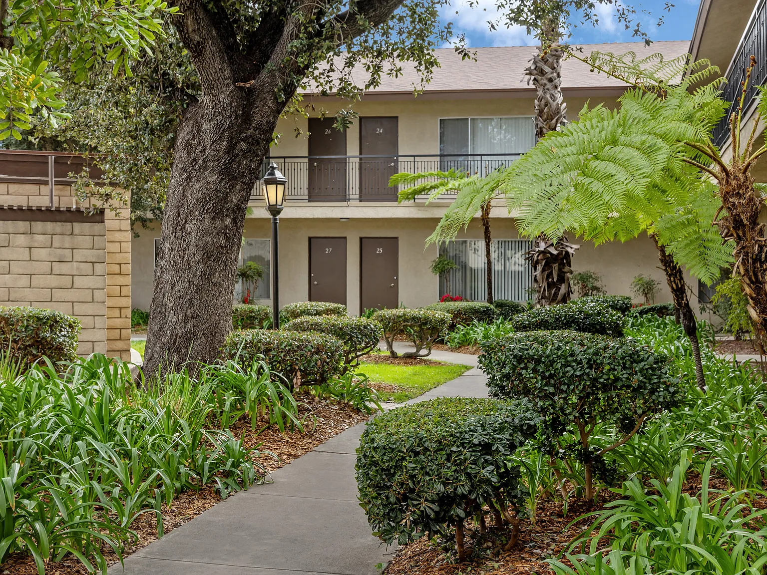 La Madera Apartments — Photo 3