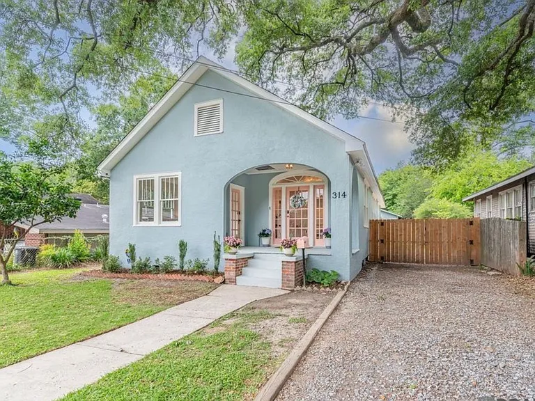 314 Bedford Dr — Photo 1