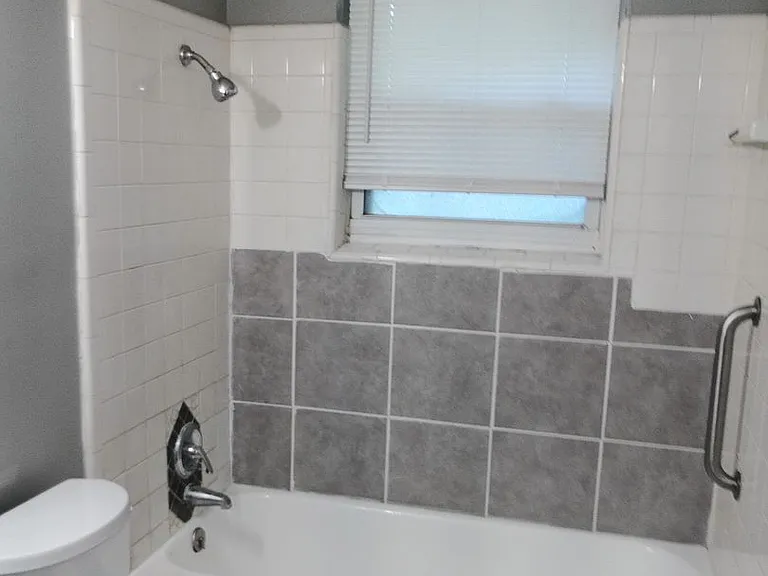 2215 Fairfield Dr — Photo 7