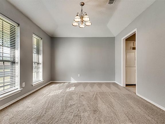 5th image of 1035 Hunters Creek Dr
