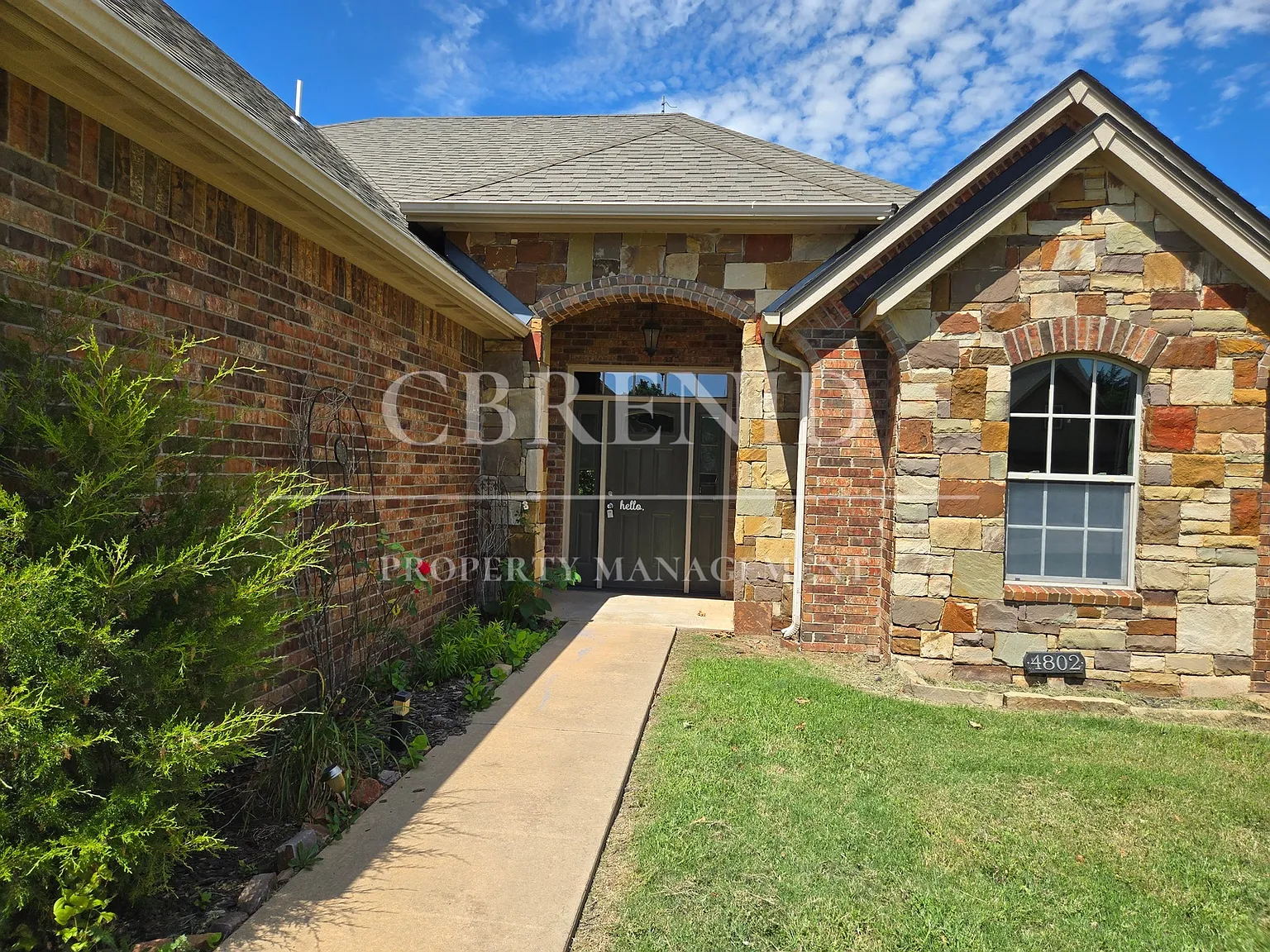 4 bed, 1842 sqft, $2,400 — Photo 2