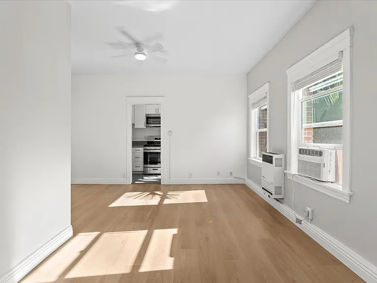 1611 Schrader Apartments (#810) — Photo 11