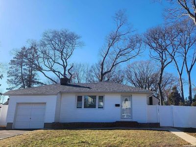 308 Hamilton Place, West Islip, NY, 11795