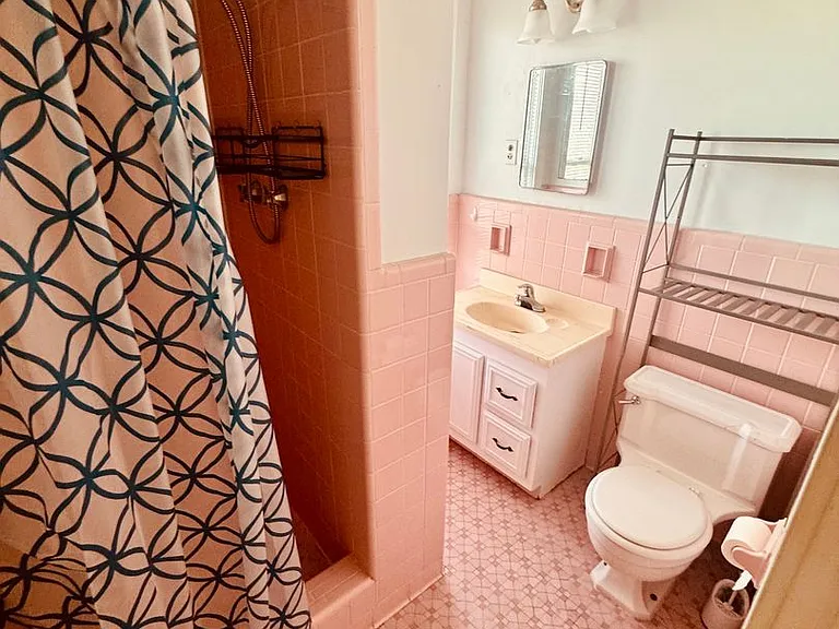2920 Rhodes Cir — Photo 5