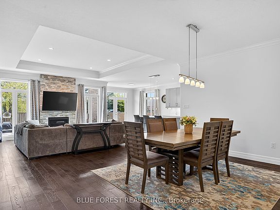 3rd image of 14 Thames Springs Cres