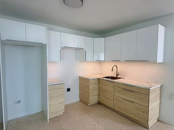 3rd image of 85 CALLE #80-13