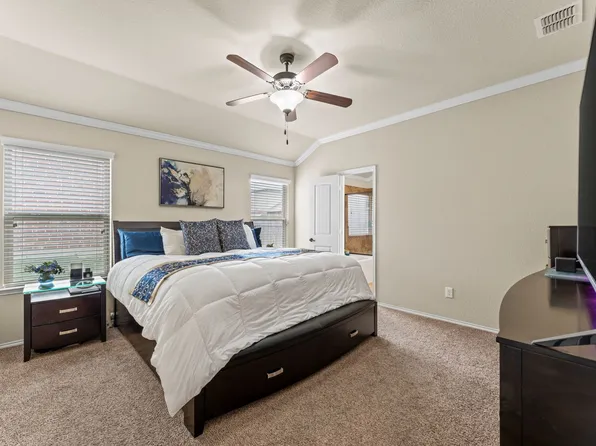 8400 Sioux Trl, Aubrey, TX 76227