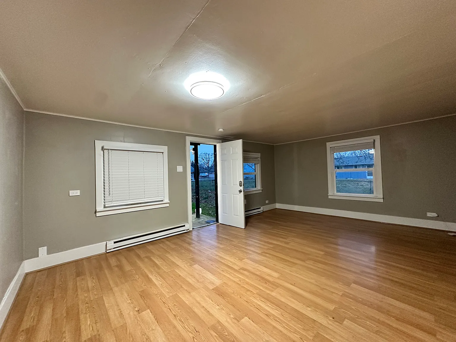 2 bed, 800 sqft, $1,700 — Photo 2