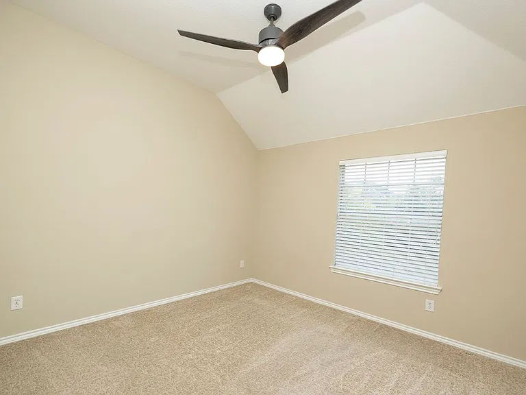 2404 Heather Glen Dr — Photo 33
