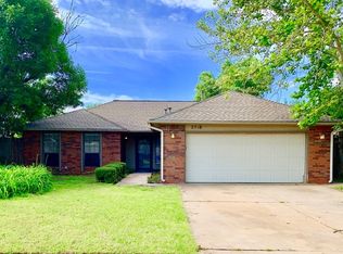 2518 Countrywood Ln, Edmond, OK 73012