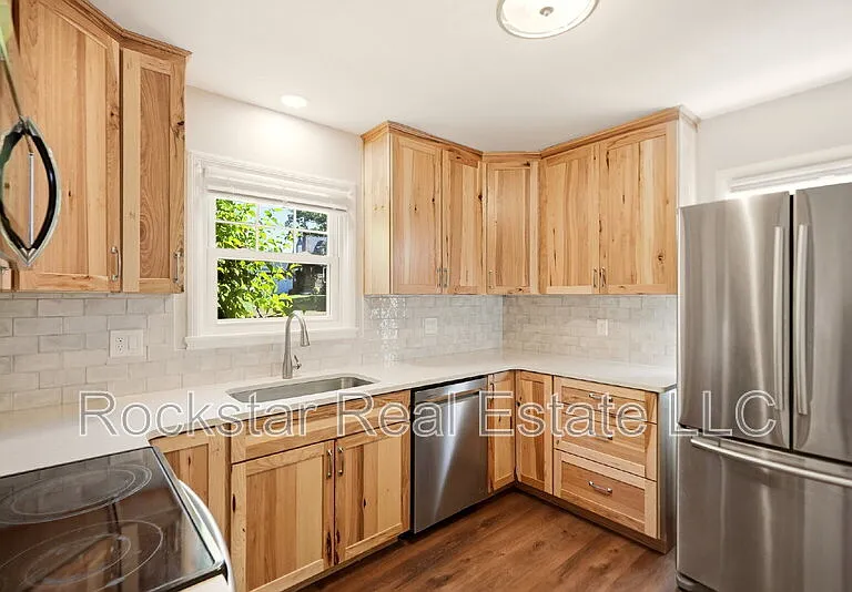 3027 W Cleveland Ave — Photo 8
