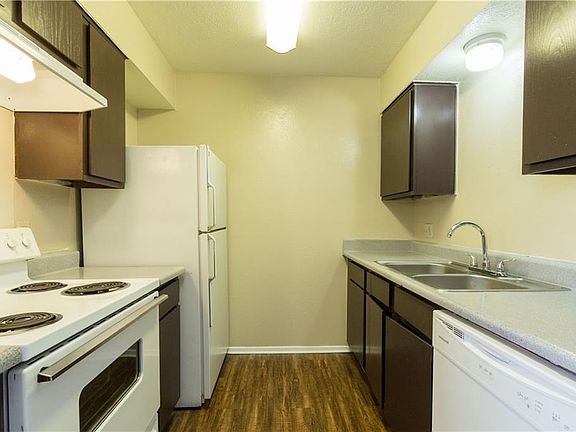 3rd image of 3800 Anthony Dr APT F