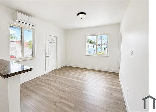 1885 SW 4th St #3 — Photo 4