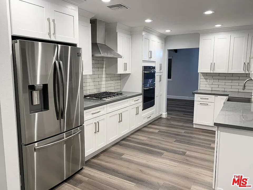 4 bed, 3.0 bath, 2638 sqft, $7,950 — Photo 2