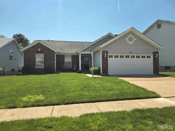 944 Kylemore Dr, Ballwin, MO 63021